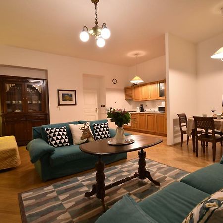 Cozy Flat By The Astronomical Clock Apartamento Praga Exterior foto