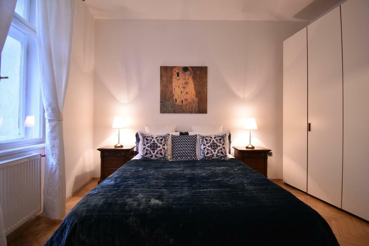 Cozy Flat By The Astronomical Clock Apartamento Praga Exterior foto