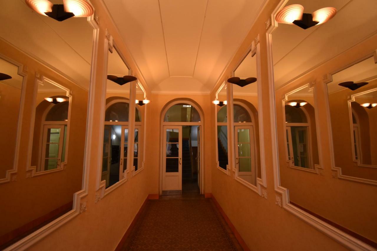 Cozy Flat By The Astronomical Clock Apartamento Praga Exterior foto