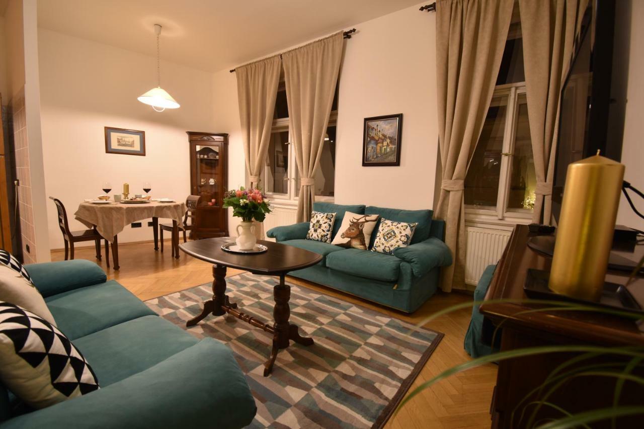 Cozy Flat By The Astronomical Clock Apartamento Praga Exterior foto
