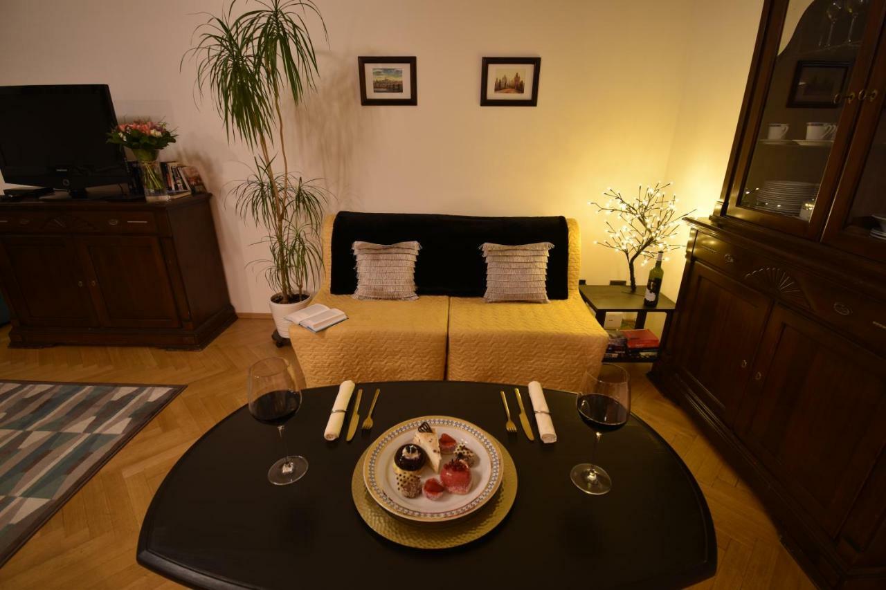 Cozy Flat By The Astronomical Clock Apartamento Praga Exterior foto