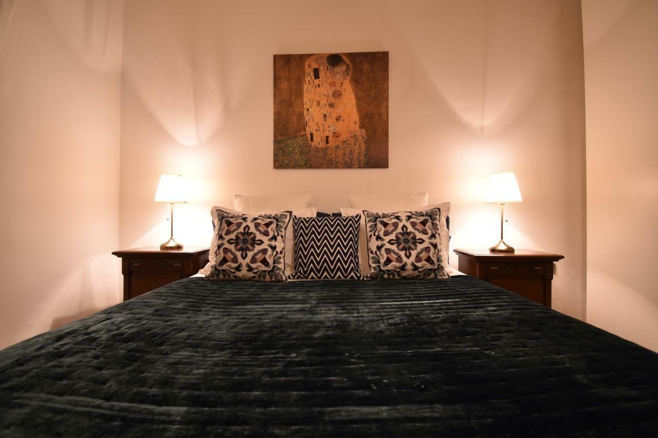 Cozy Flat By The Astronomical Clock Apartamento Praga Exterior foto