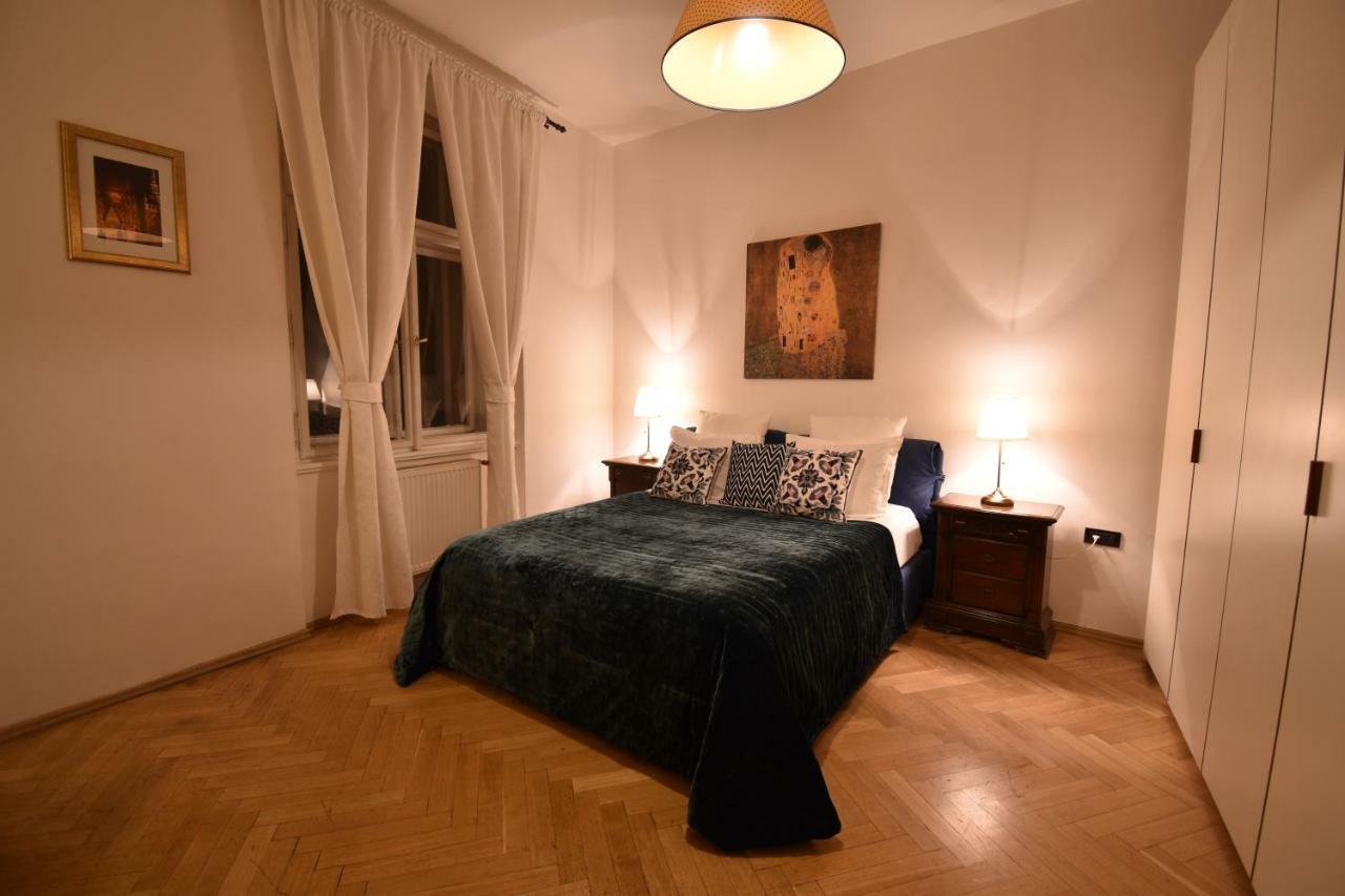 Cozy Flat By The Astronomical Clock Apartamento Praga Exterior foto