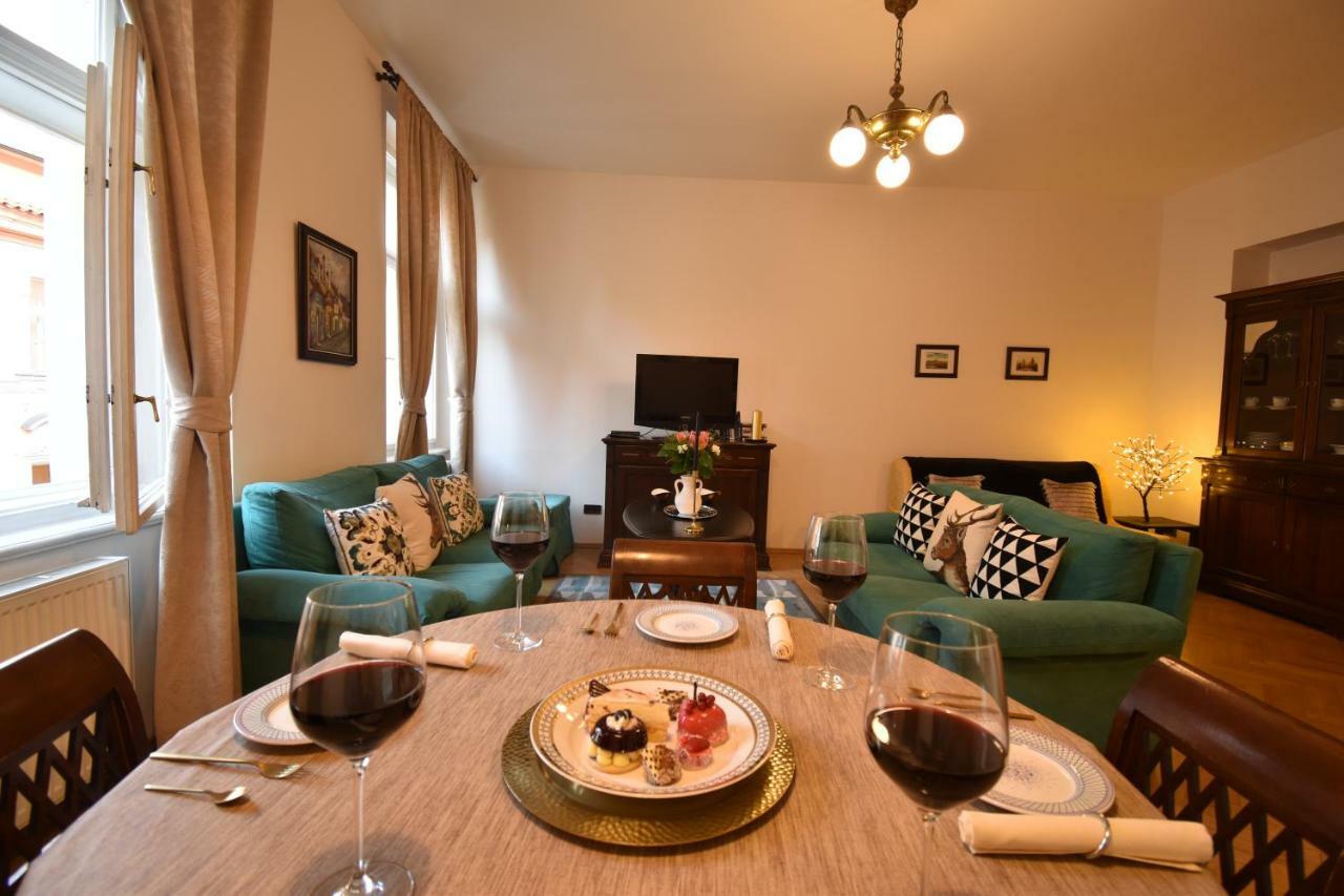 Cozy Flat By The Astronomical Clock Apartamento Praga Exterior foto